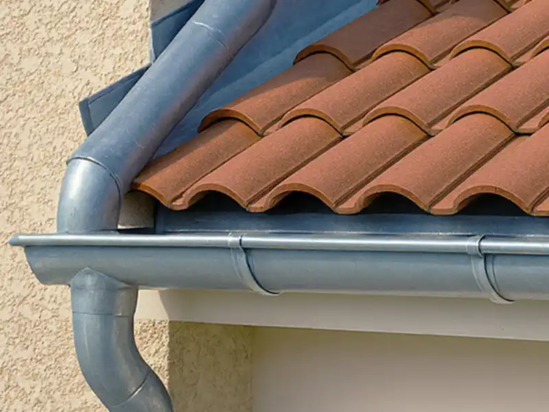 Pose et nettoyage de gouttière dans le Gard - Rénovation Sud