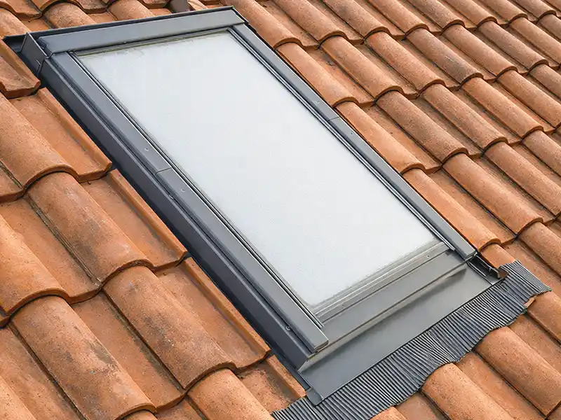 Pose fenêtre de toit à Nimes et dans le Gard - Rénovation Sud